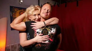 Nonna tedesca troia scopata a cazzo da un stallone muscoloso