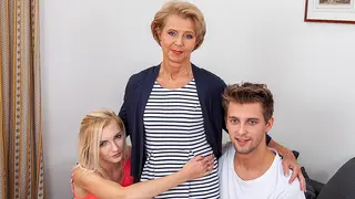 Nonna troia visita la giovane coppia